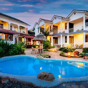 2 Friends Resort